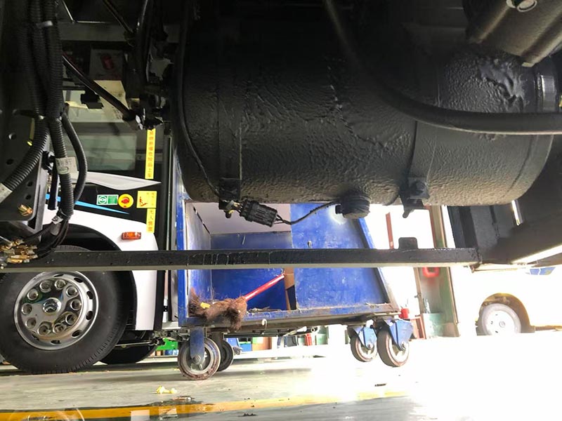Bus air tank drain valve