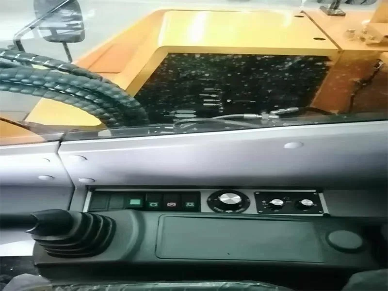চাকাযুক্ত এক্সকাভেটর